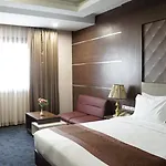 New Hollywood Hotel