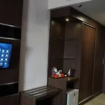 New Hollywood Hotel