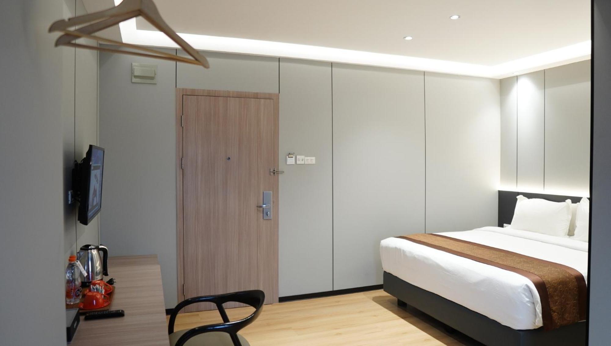 New Hollywood Hotel 3*
