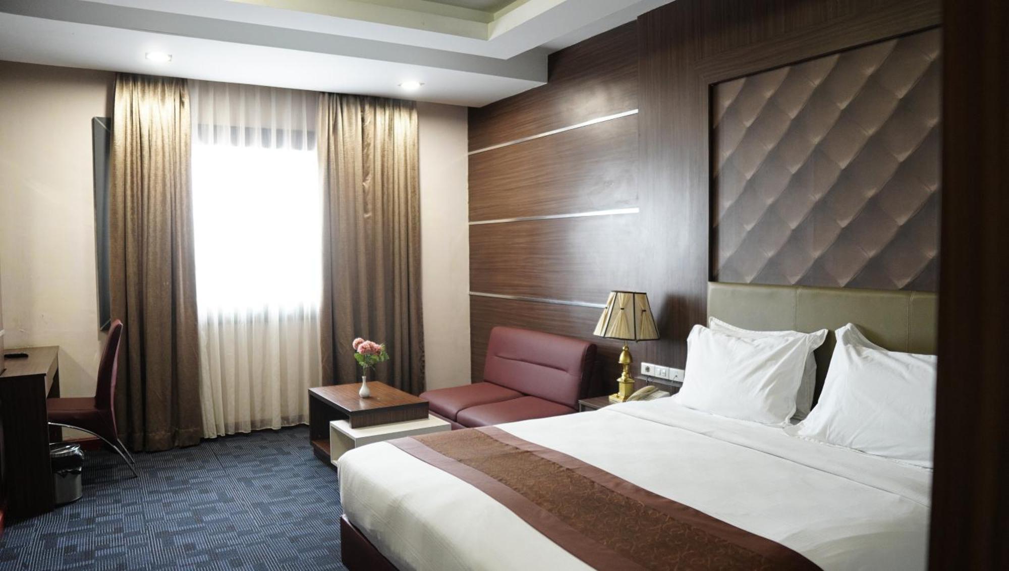 Hotel New Hollywood 3*