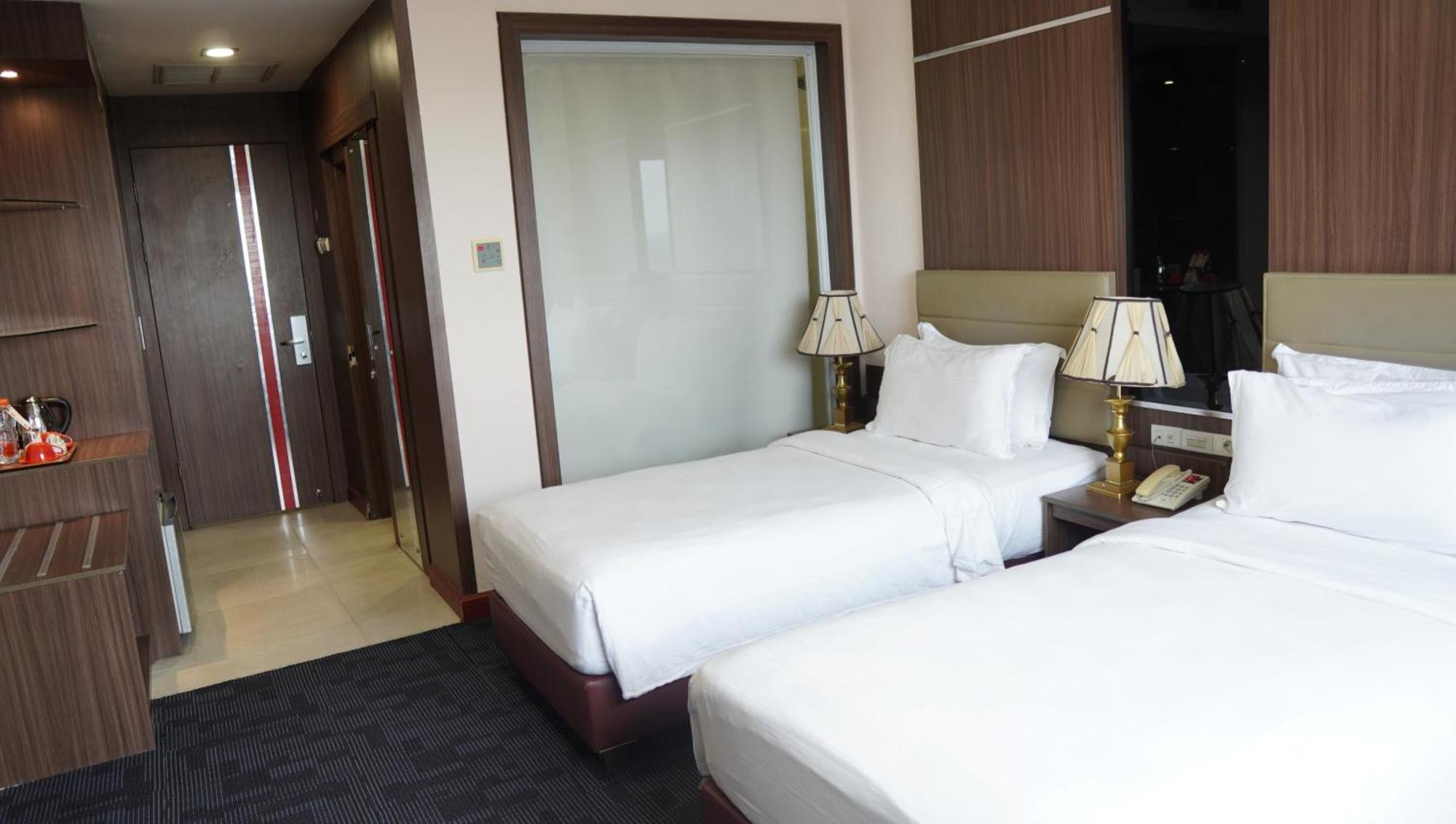 Hotel New Hollywood